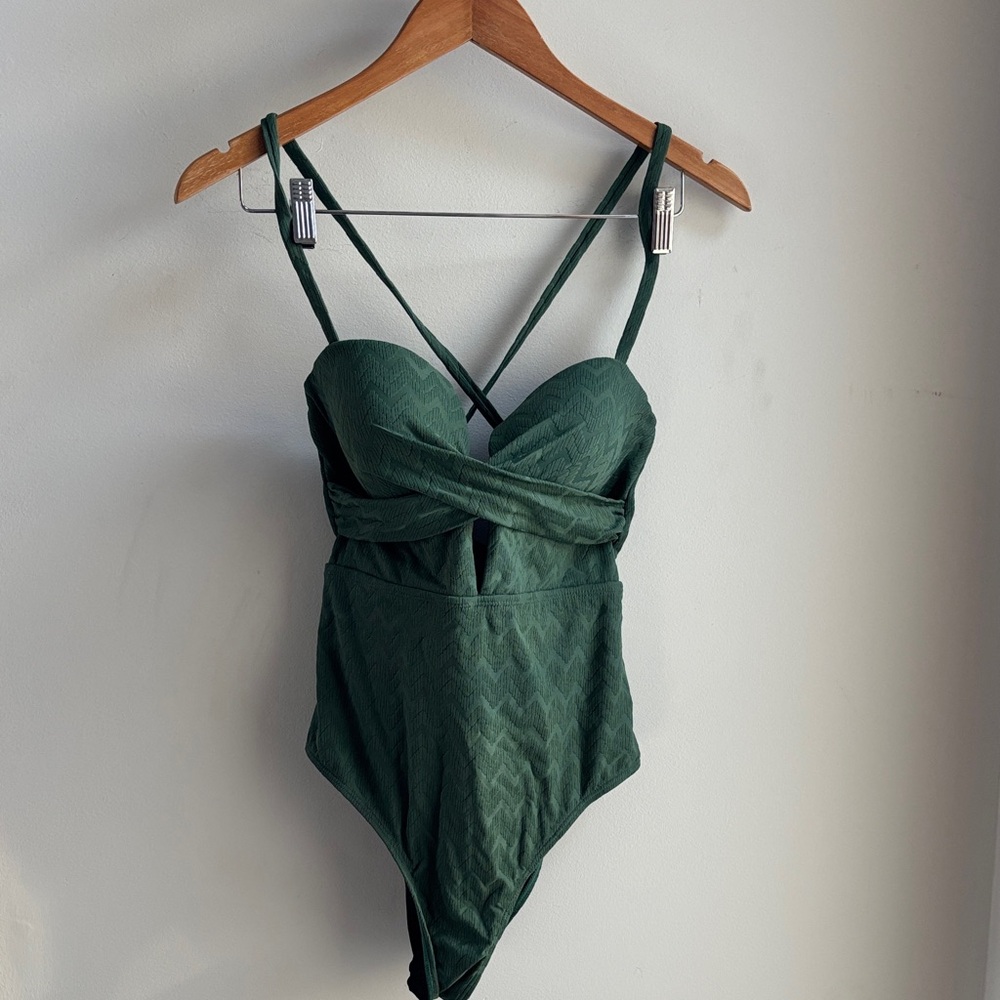 Cupshe Algeria Back Tie Wrapped One-Piece Swimsuit - Picture 3 of 8